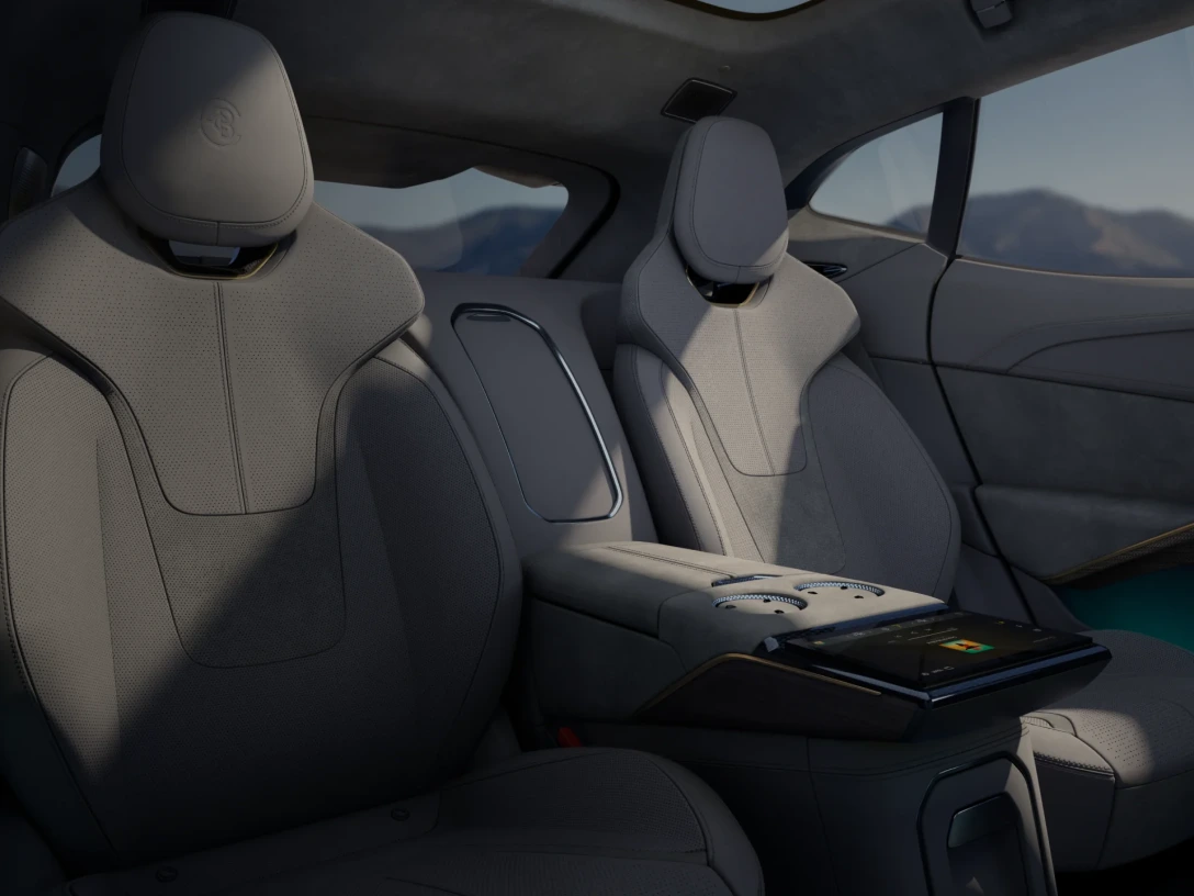 Lotus Eletre interior